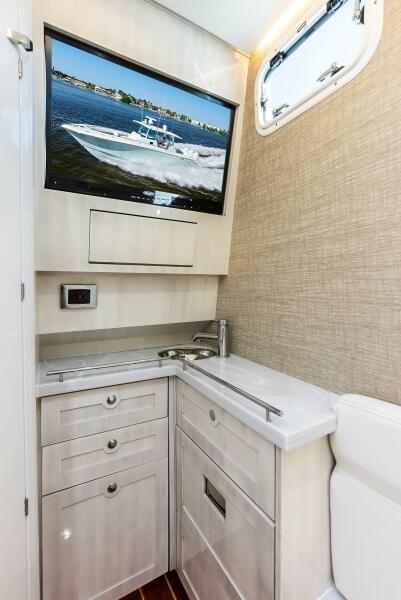 42' 2023 HCB 42 Lujo