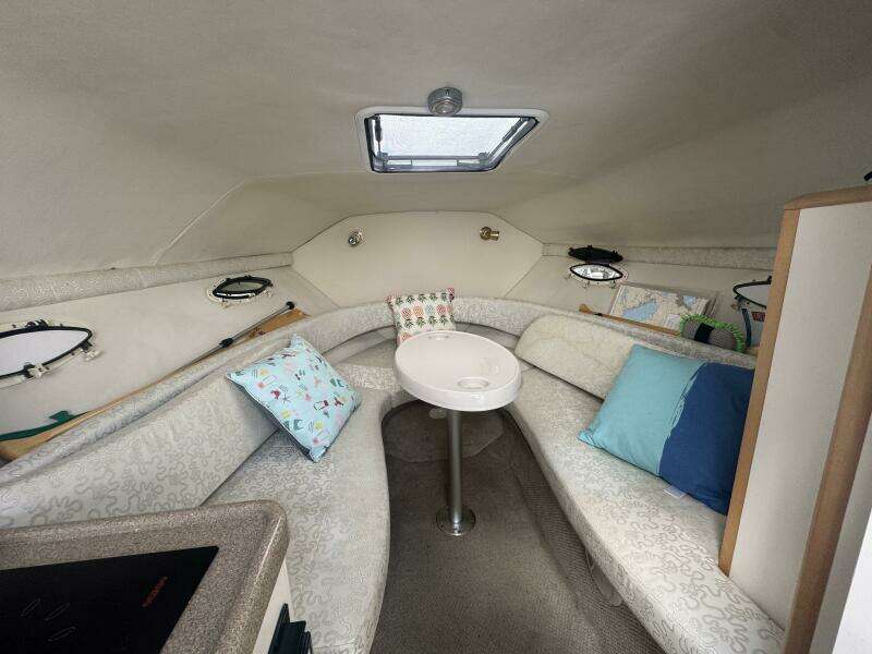 Fandango 25ft Larson Yacht For Sale