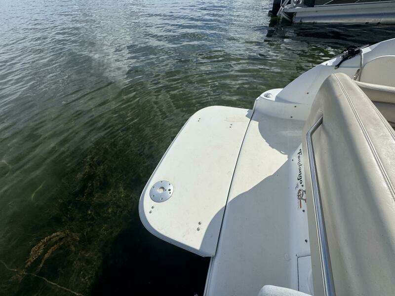 Fandango 25ft Larson Yacht For Sale