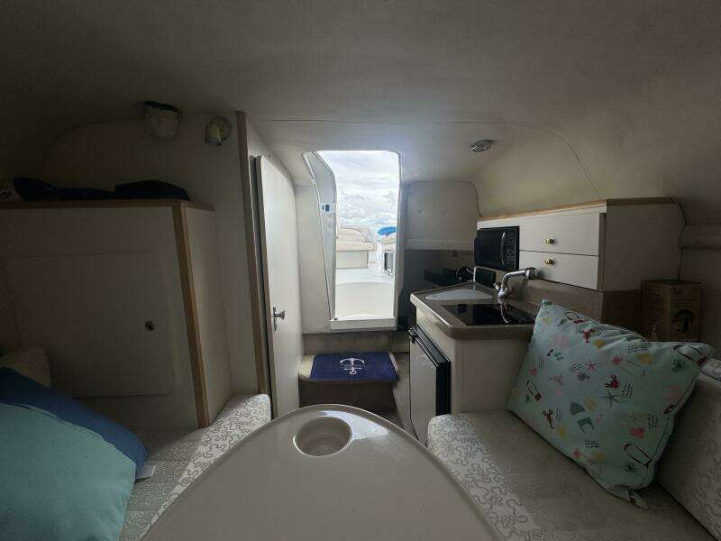 Fandango 25ft Larson Yacht For Sale