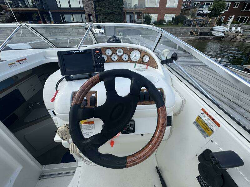 Fandango 25ft Larson Yacht For Sale