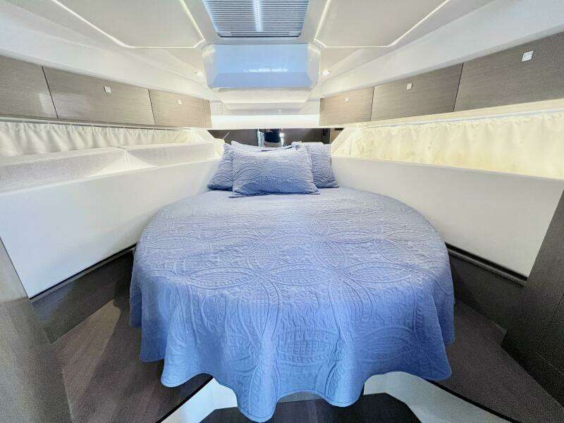 34ft Jeanneau Yacht For Sale