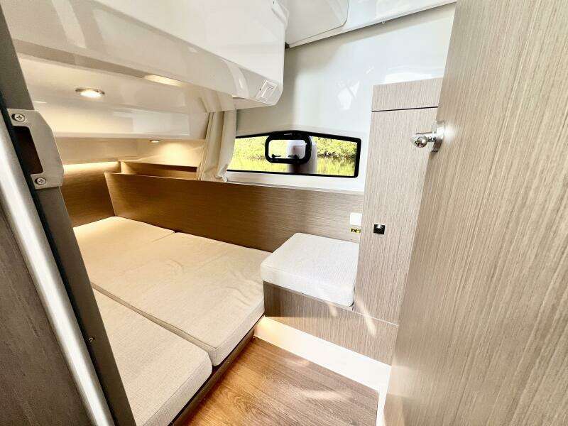 34ft Jeanneau Yacht For Sale