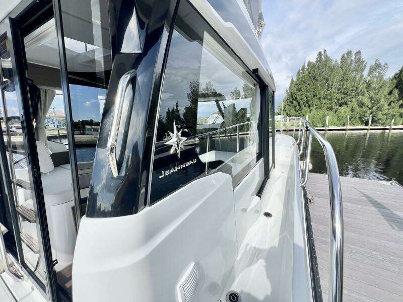 34ft Jeanneau Yacht For Sale