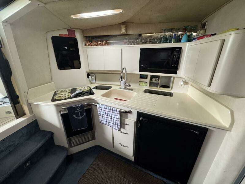 La Dolce Vita 37ft Sea Ray Yacht For Sale