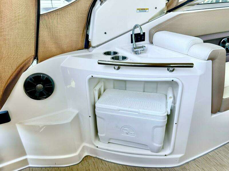 28ft Regal Yacht For Sale