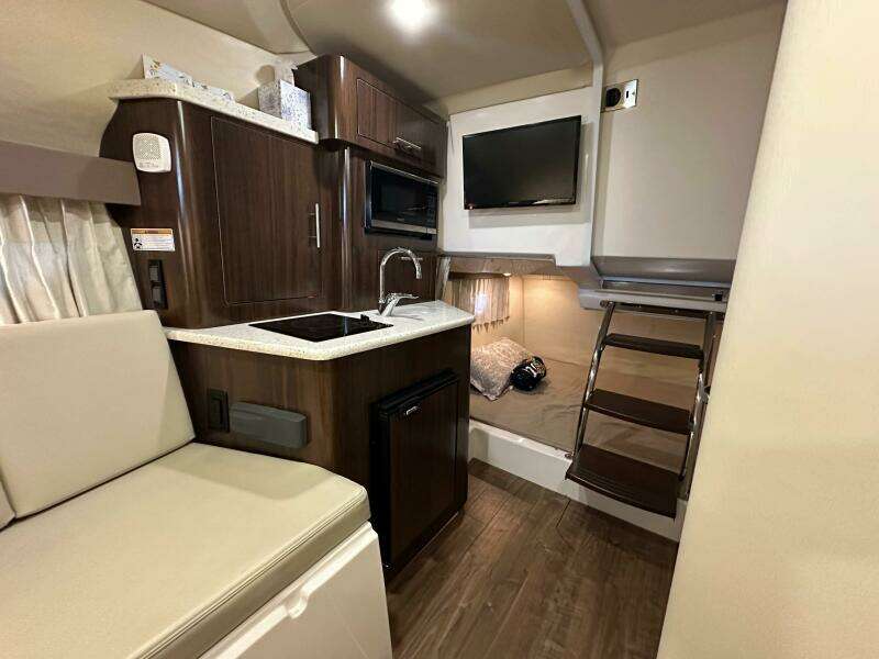 28ft Regal Yacht For Sale
