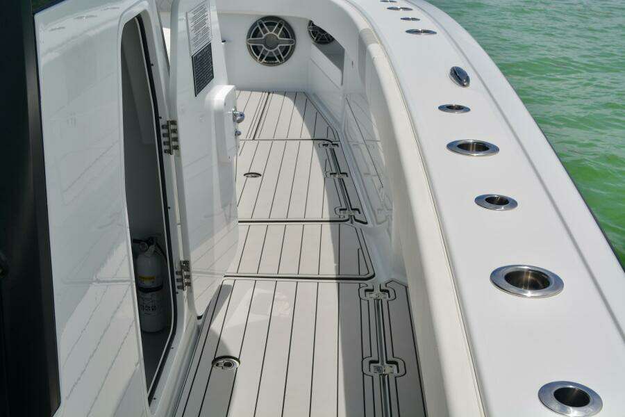 FLAK BAIT 43ft Freeman Yacht For Sale