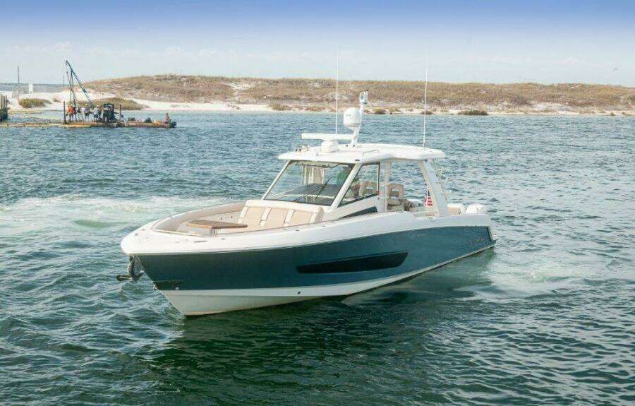 2018 42 Boston Whaler 420 Outrage The Tyder II Bow (4)