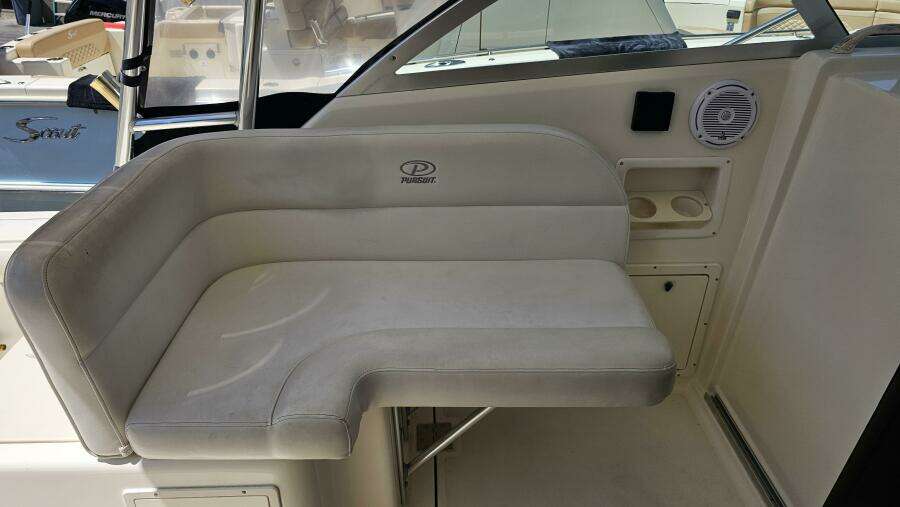 Less Worries 30ft Pursuit Yacht For Sale