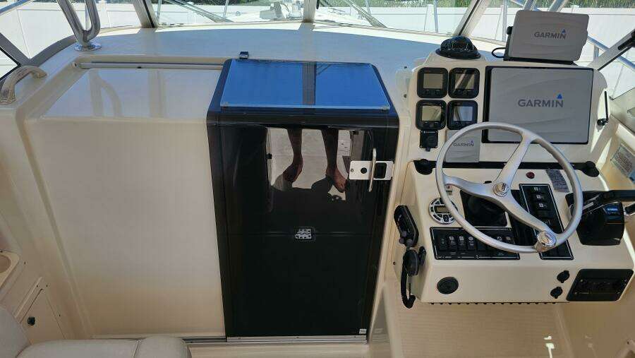 Less Worries 30ft Pursuit Yacht For Sale