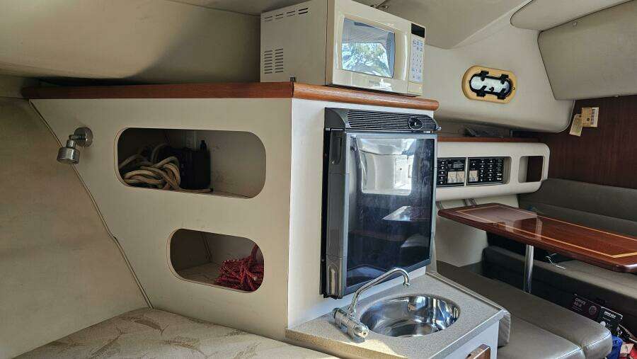 Less Worries 30ft Pursuit Yacht For Sale