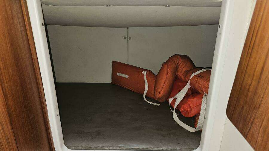 Less Worries 30ft Pursuit Yacht For Sale