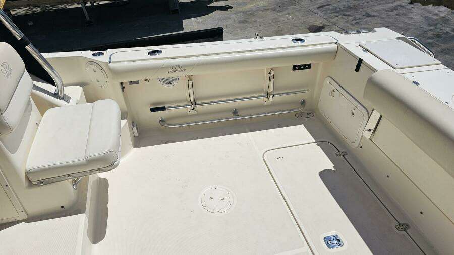 Less Worries 30ft Pursuit Yacht For Sale