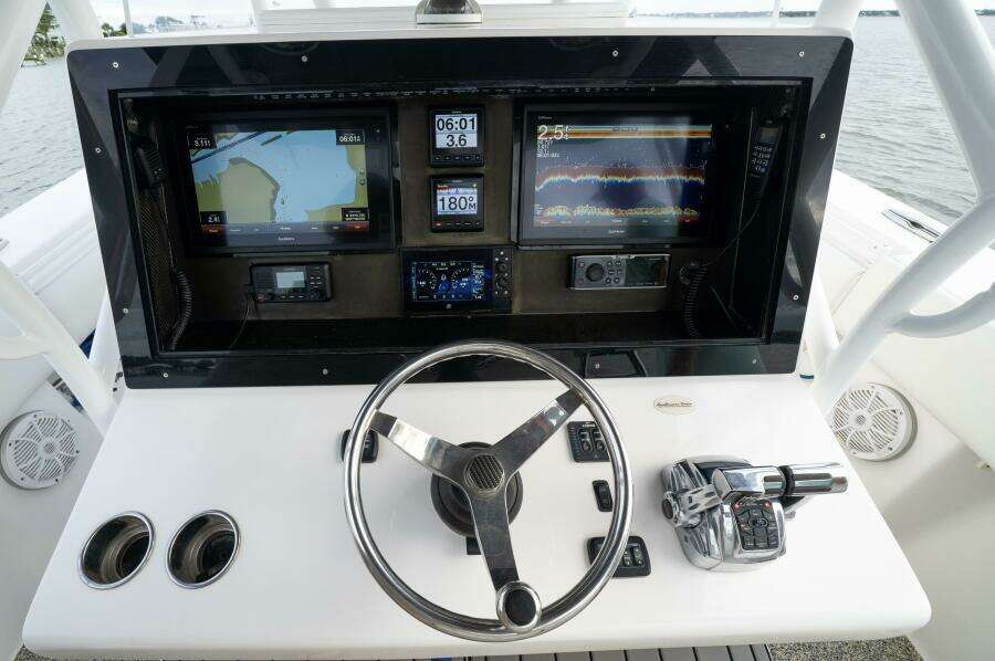37ft SeaHunter Yacht For Sale 37ft SeaHunter Yacht For Sale