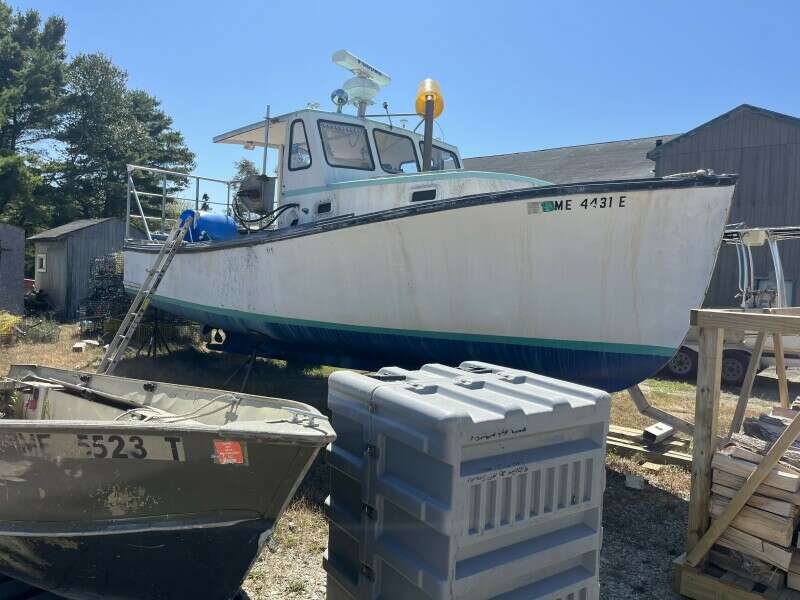 28' Ellis Lobster Stbd 28' Ellis Lobster Stbd