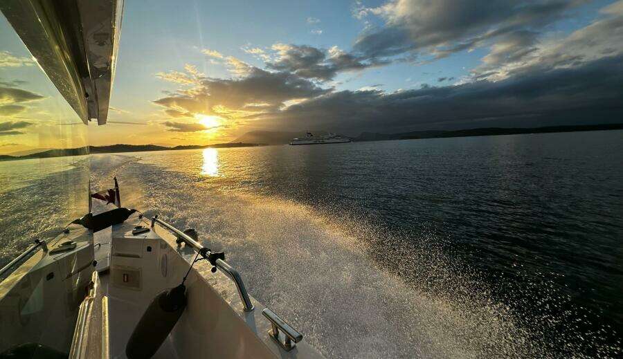 37ft Axopar Yacht For Sale