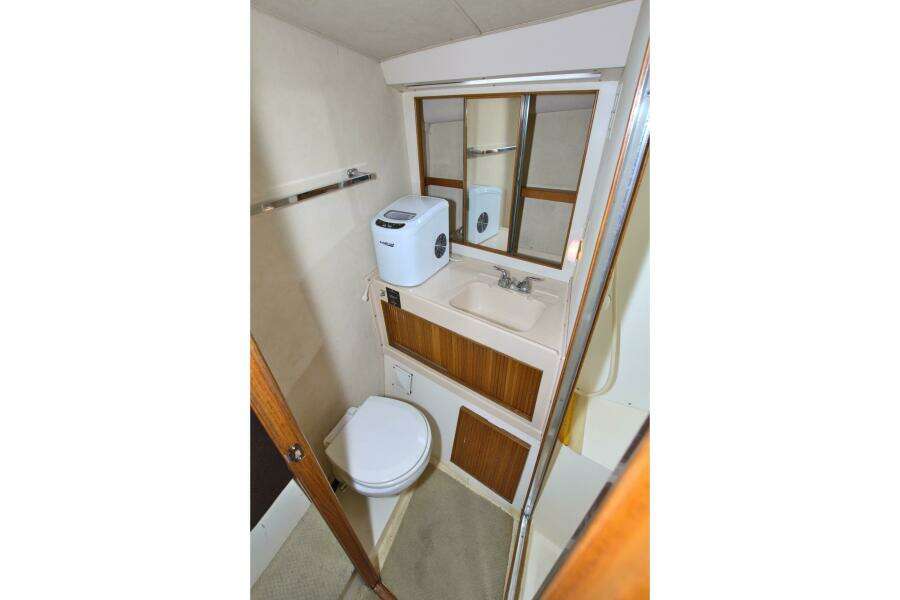 Surface Interval IV 33ft Bertram Yacht For Sale