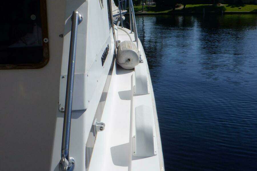 Surface Interval IV 33ft Bertram Yacht For Sale