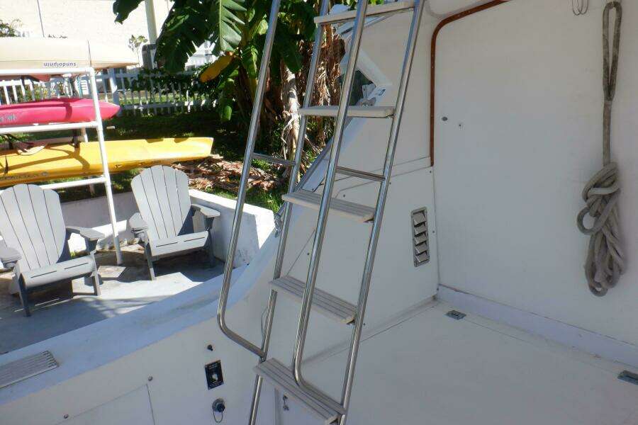 Surface Interval IV 33ft Bertram Yacht For Sale