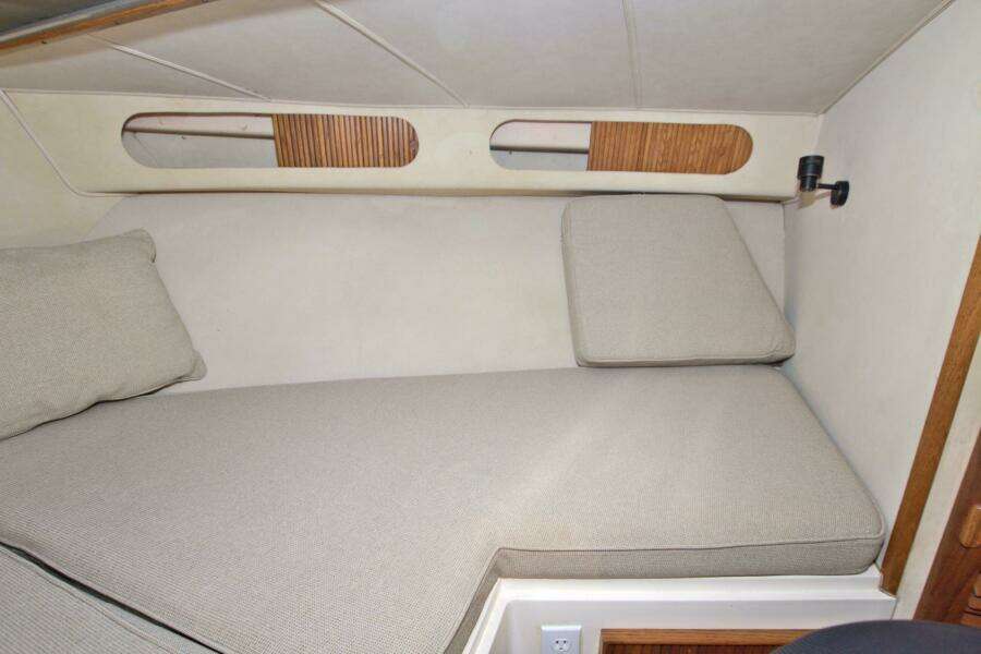 Surface Interval IV 33ft Bertram Yacht For Sale