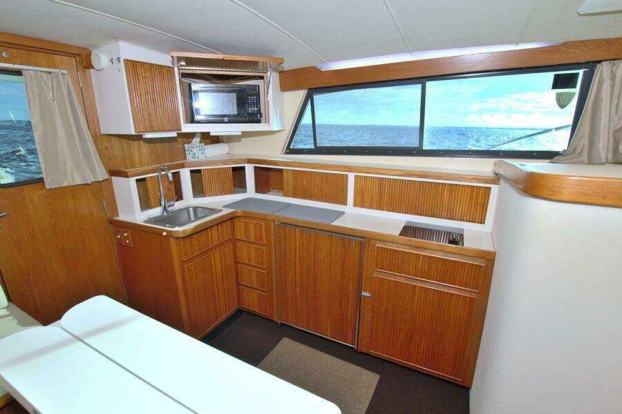 Surface Interval IV 33ft Bertram Yacht For Sale