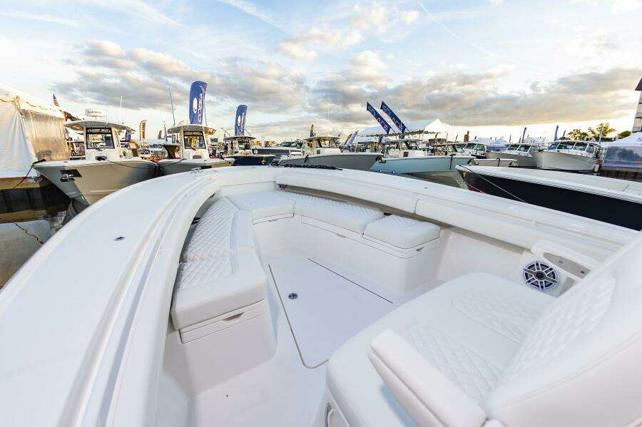28RegulatorHull775_120