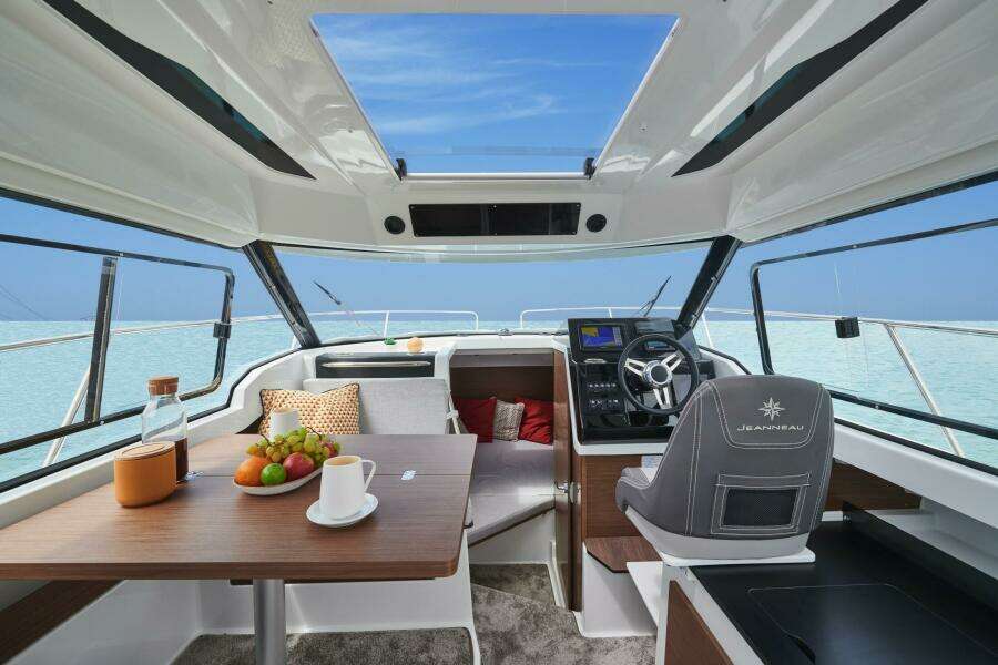 26ft Jeanneau Yacht For Sale
