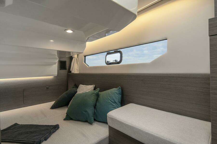 29ft Jeanneau Yacht For Sale