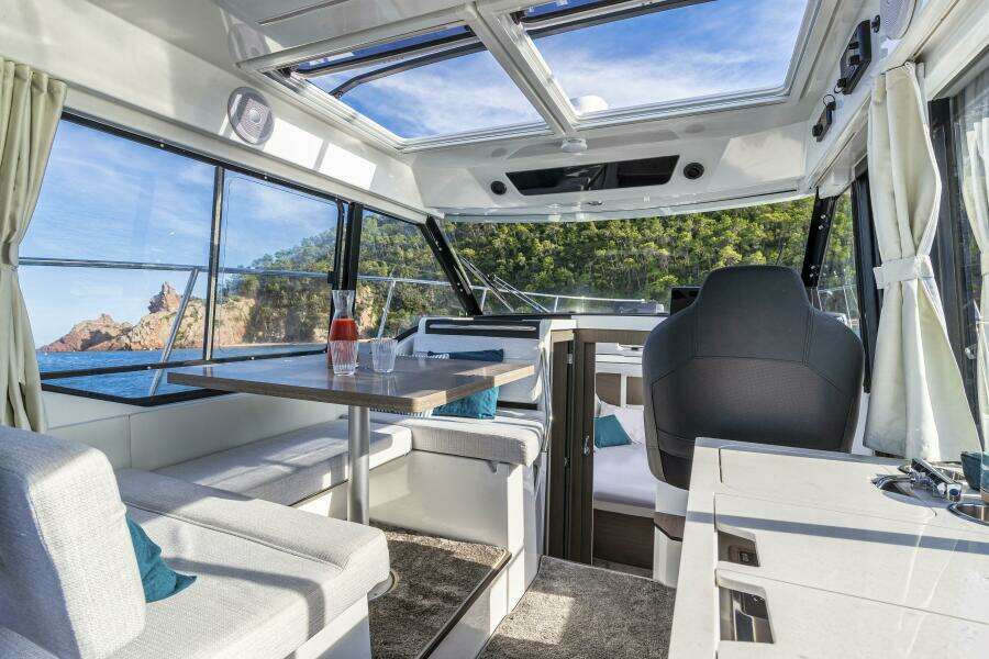29ft Jeanneau Yacht For Sale