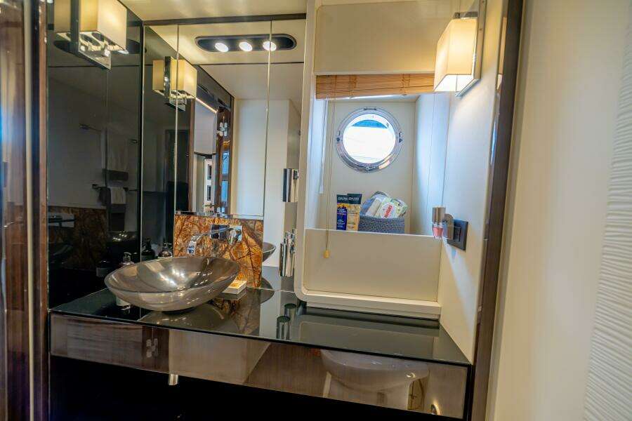 2017 Azimut 77 