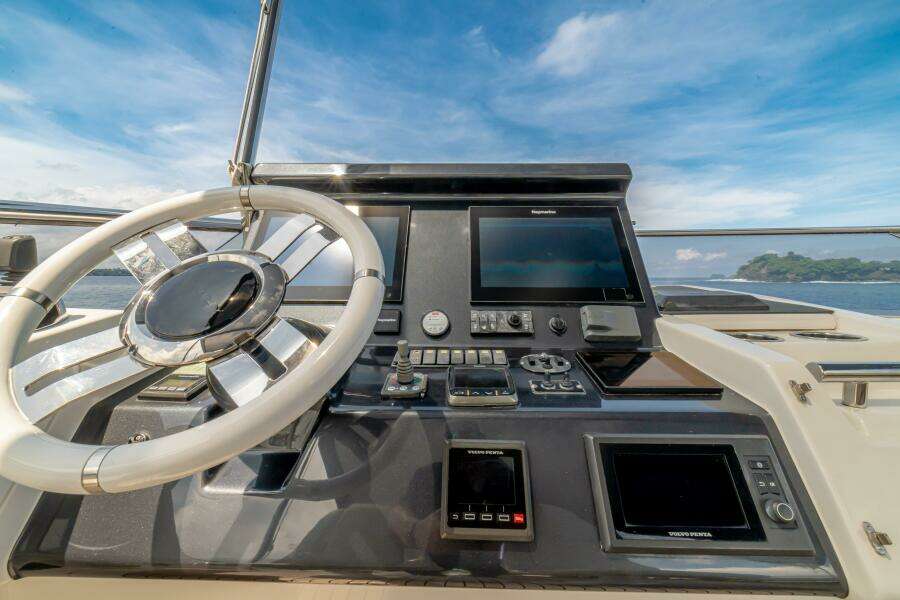 2017 Azimut 77 