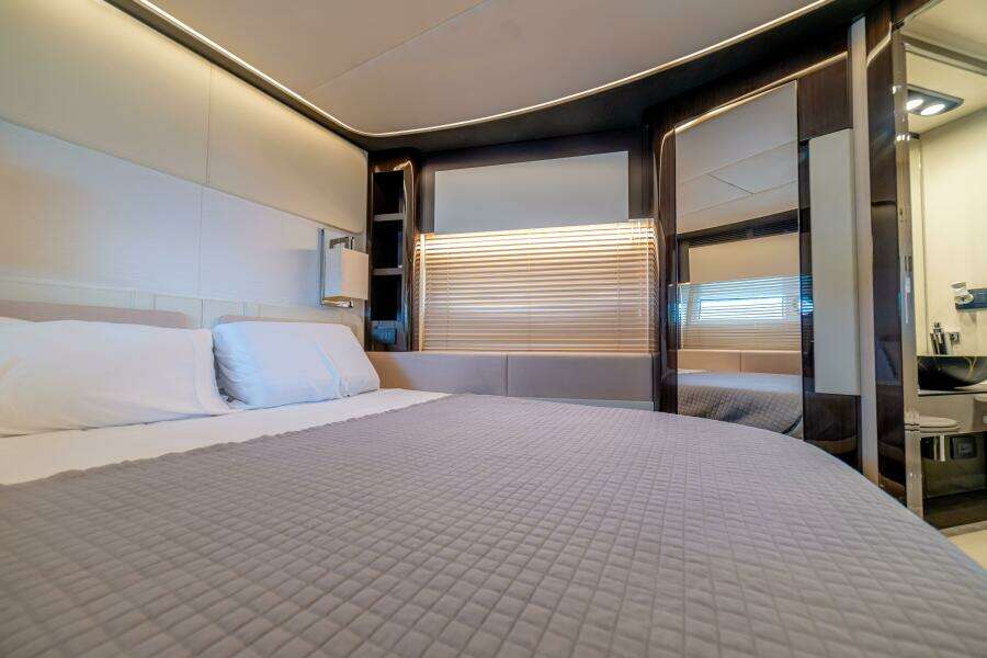 2017 Azimut 77 
