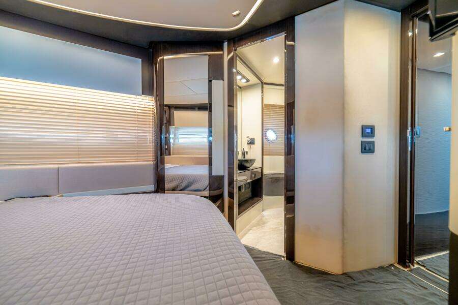 2017 Azimut 77 