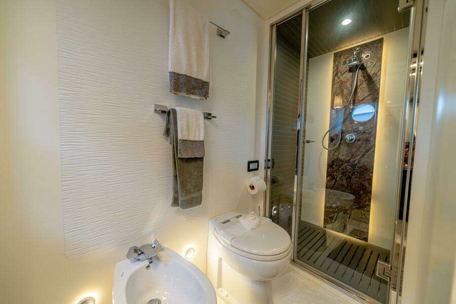 2017 Azimut 77 