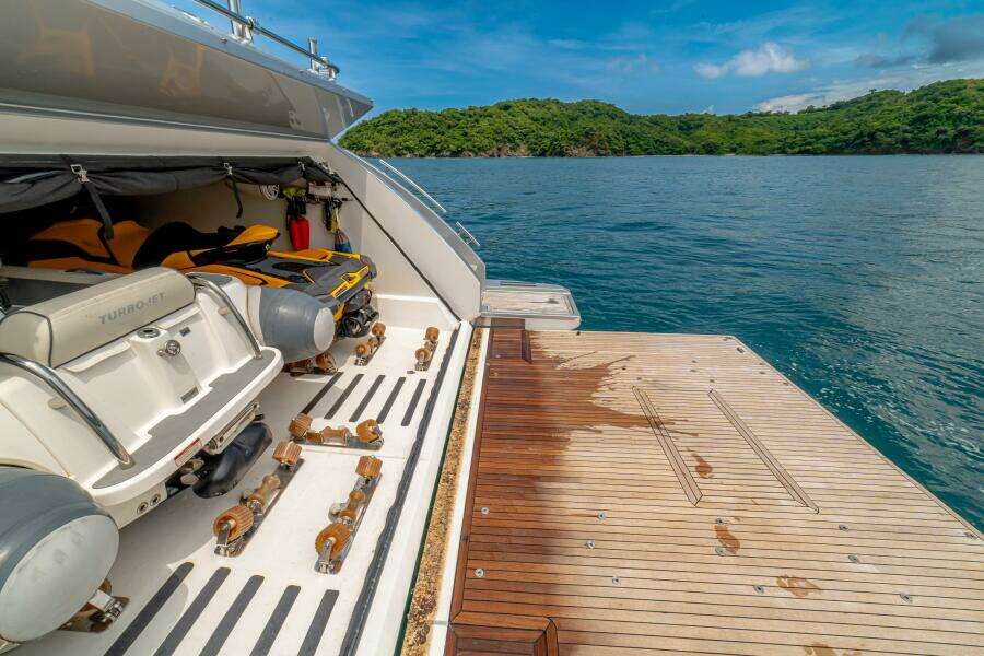 2017 Azimut 77 