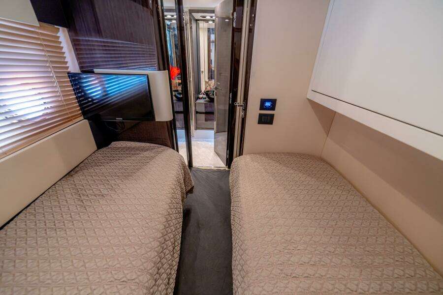 2017 Azimut 77 