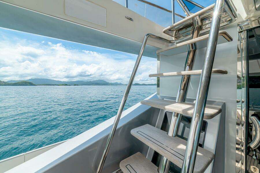 2017 Azimut 77 