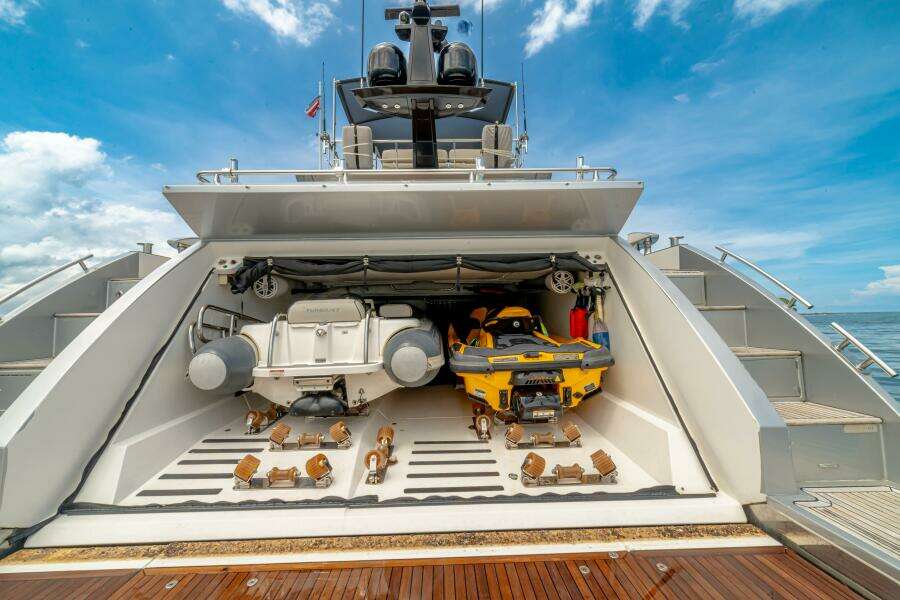 2017 Azimut 77 