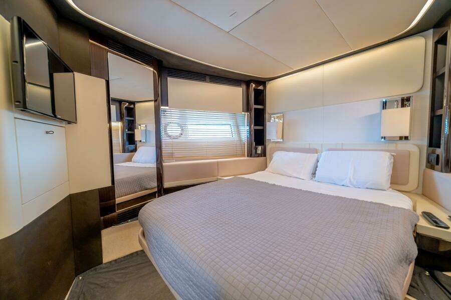 2017 Azimut 77 