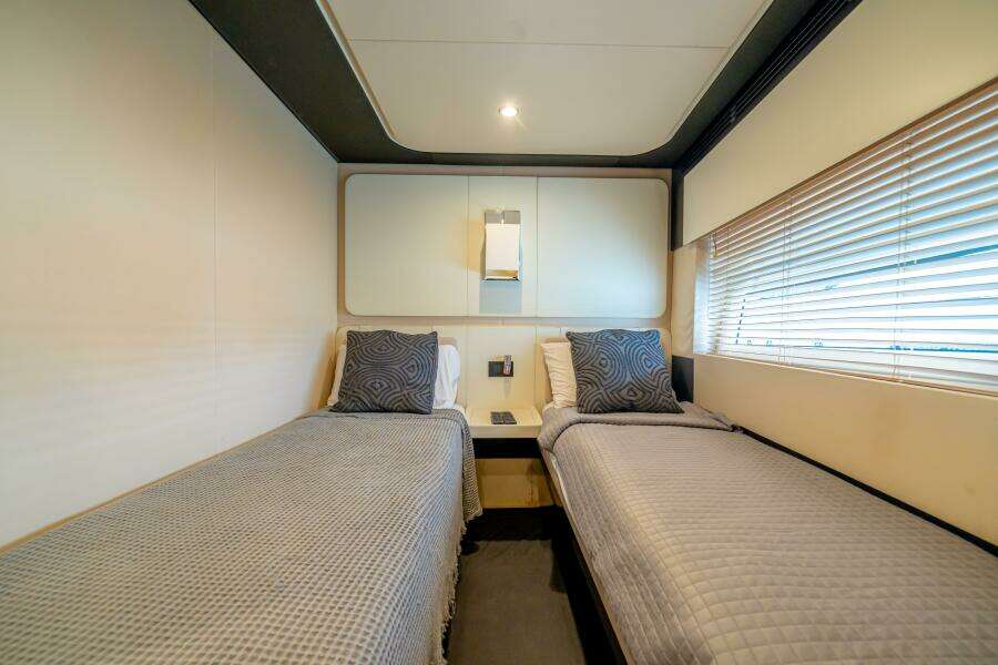 2017 Azimut 77 