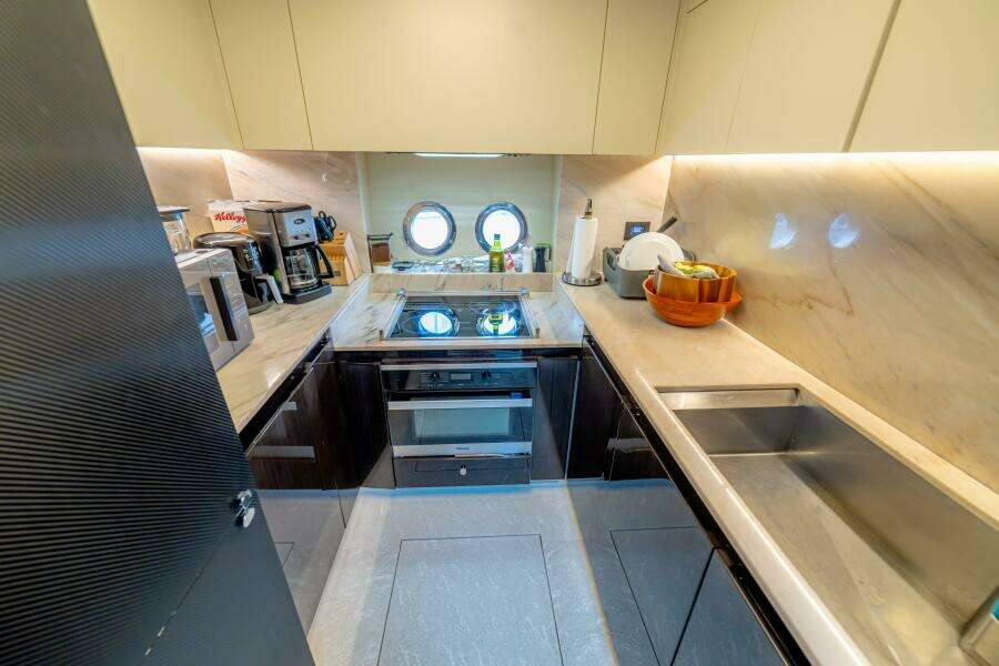 2017 Azimut 77 