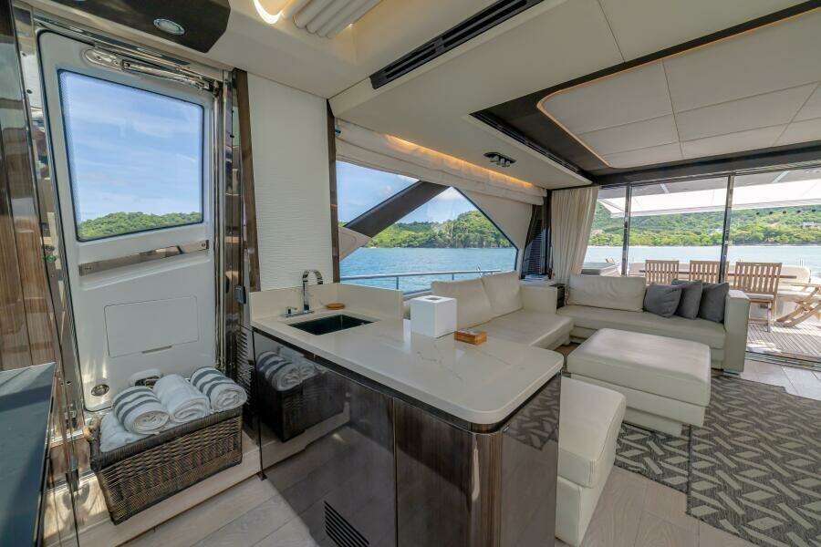2017 Azimut 77 