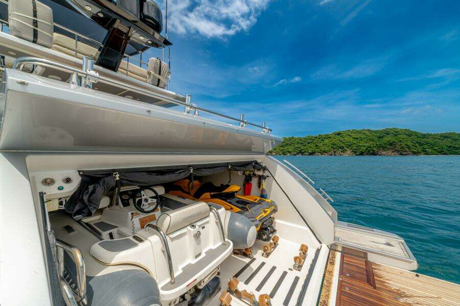 2017 Azimut 77 