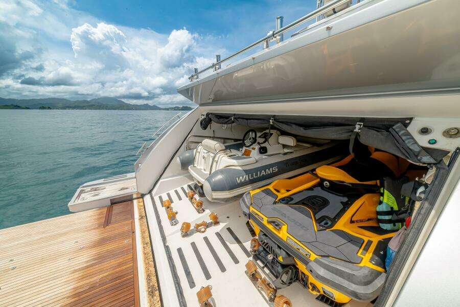 2017 Azimut 77 