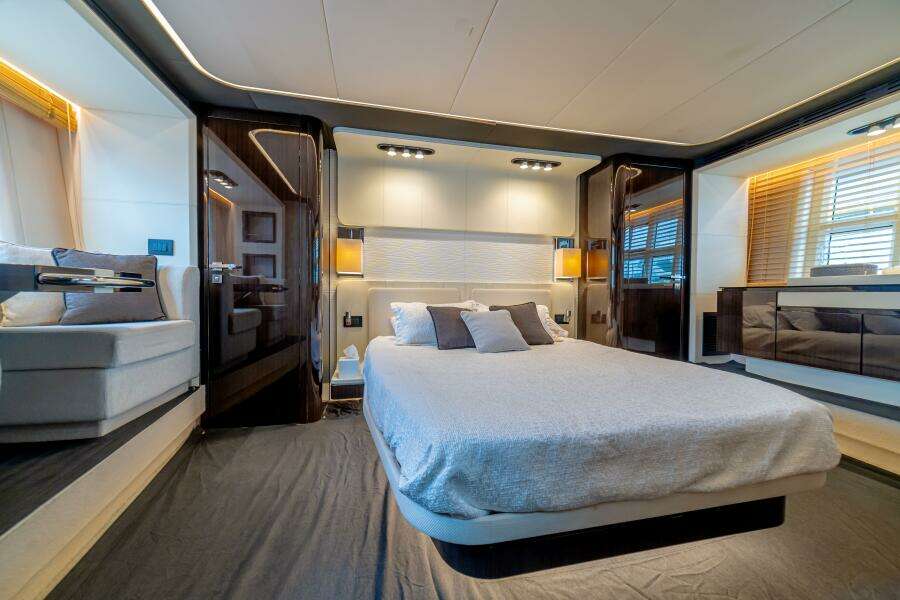 2017 Azimut 77 