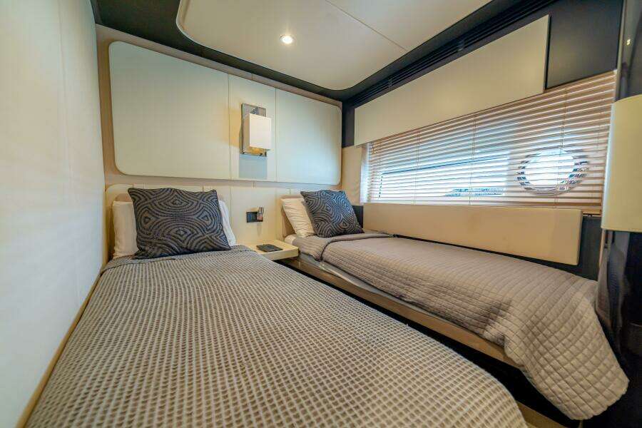 2017 Azimut 77 