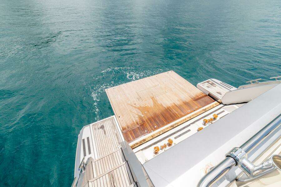 2017 Azimut 77 