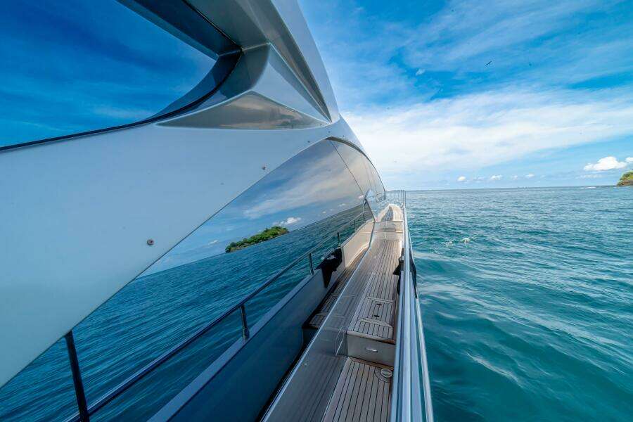 2017 Azimut 77 
