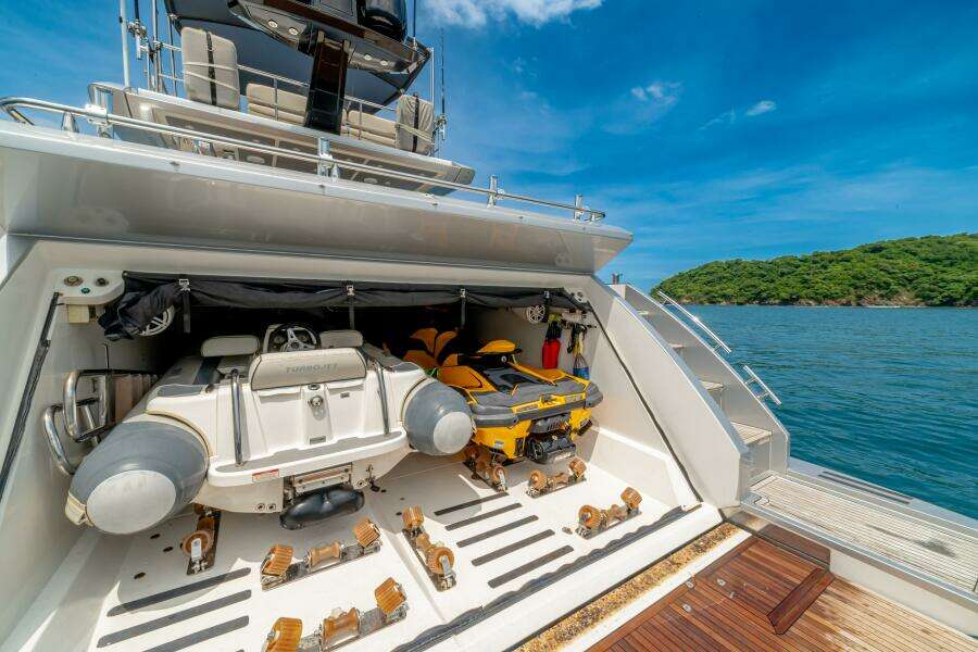 2017 Azimut 77 